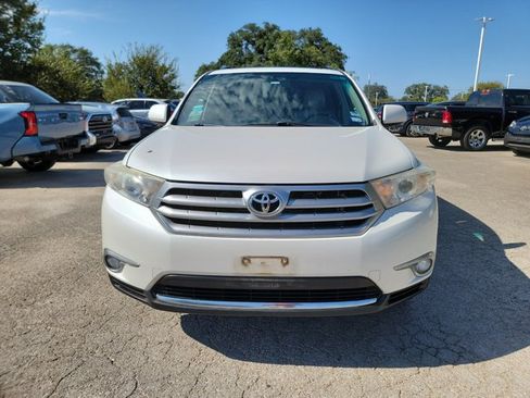 Used 2013 Toyota Highlander SE FWD image 2
