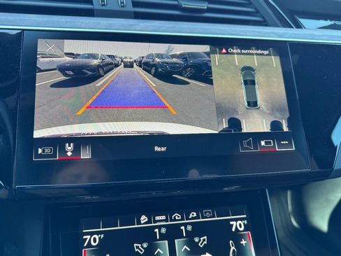 Used 2022 Audi e-tron Premium Plus w/ Premium Plus Package image 22