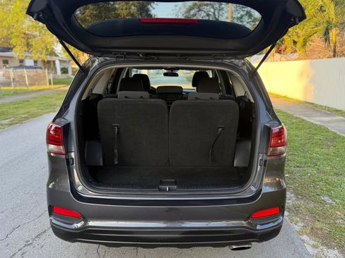 Used 2019 Kia Sorento LX image 7