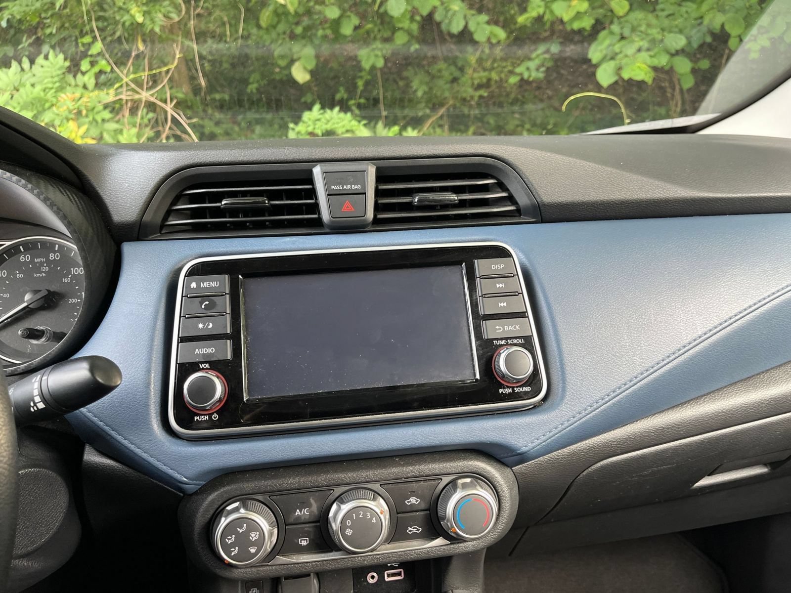Used 2025 Nissan Versa SV FWD image 19