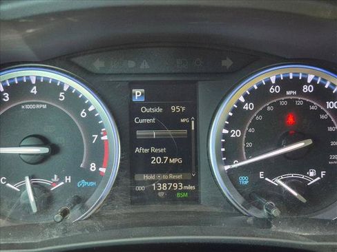 Used 2019 Toyota Highlander XLE FWD image 10