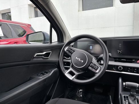 Used 2025 Kia Sportage LX FWD image 33