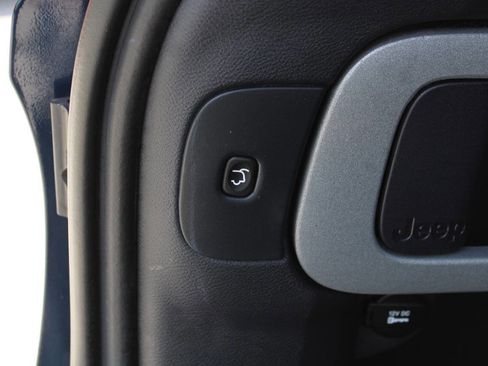 Used 2018 Jeep Cherokee Limited AWD/4WD image 17