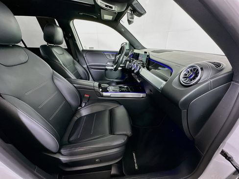 Used 2022 Mercedes-Benz GLB 35 AMG AMG GLB 35 image 32