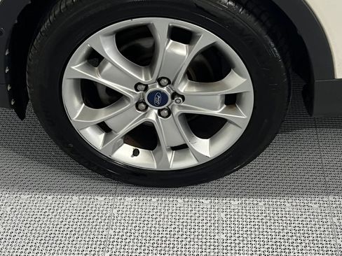 Used 2014 Ford Escape Titanium w/ Equipment Group 401A FWD image 9