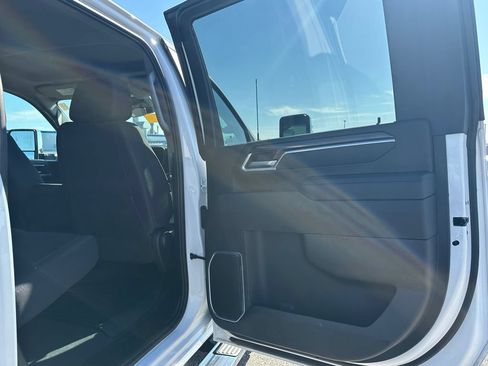 Used 2025 Chevrolet Silverado 2500 LT w/ Convenience Package AWD/4WD image 15