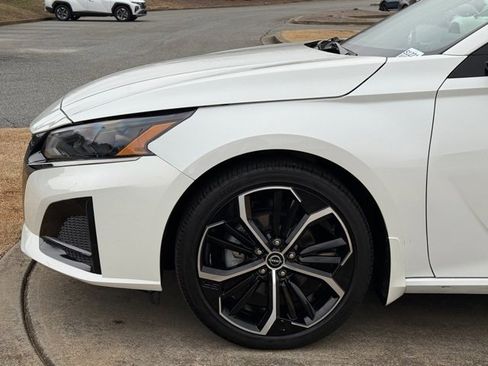 Used 2023 Nissan Altima 2.5 SR w/ SR Premium Package image 12