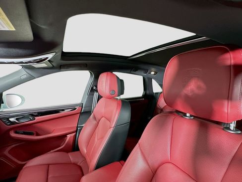 Certified 2026 Porsche Macan AWD/4WD image 14