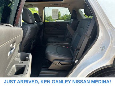Certified 2025 Nissan Pathfinder SL w/ SL Premium Package AWD/4WD image 16