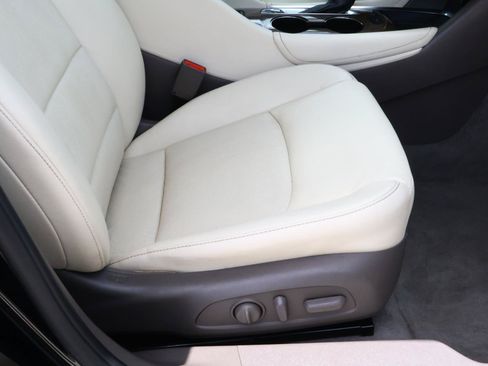 Used 2024 Chevrolet Malibu LT FWD image 17