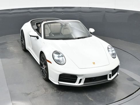 Certified 2025 Porsche 911 Carrera image 32