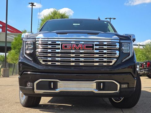 New 2026 GMC Sierra 1500 Denali w/ Denali Reserve Package AWD/4WD image 18