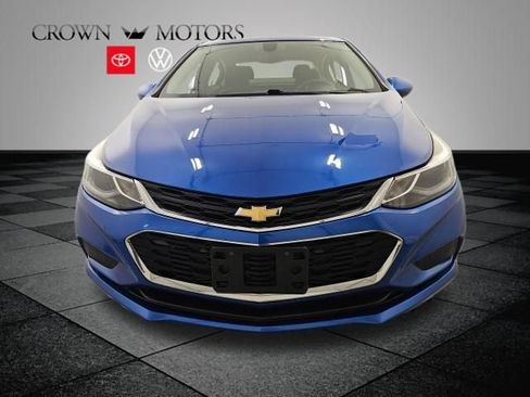 Used 2018 Chevrolet Cruze LT FWD image 2