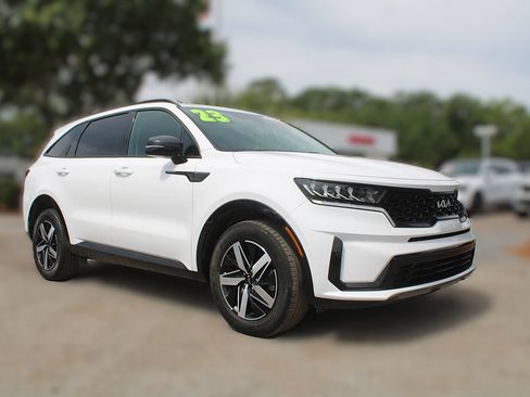 Certified 2023 Kia Sorento S FWD image 3