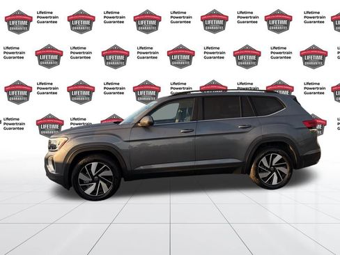 Used 2025 Volkswagen Atlas SE image 2