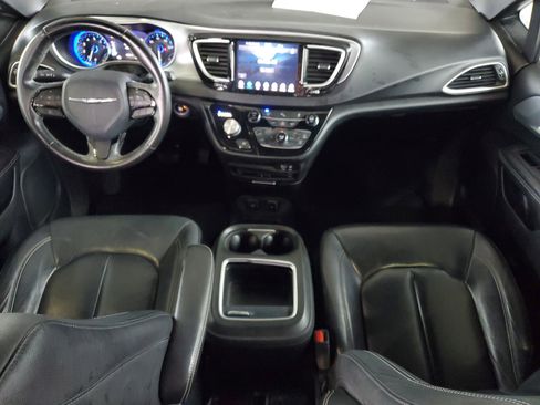 Used 2020 Chrysler Pacifica Touring-L Plus FWD image 12