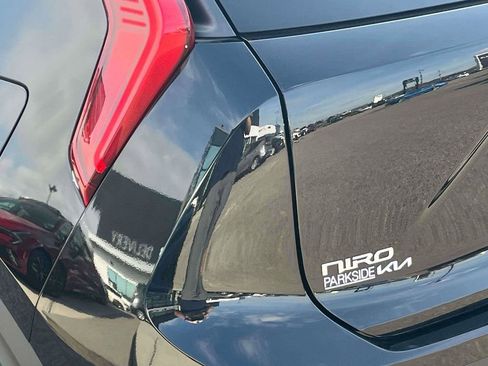 Certified 2025 Kia Niro EX image 35