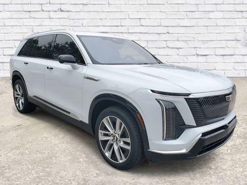 New 2026 Cadillac Vistiq Luxury AWD/4WD image 4
