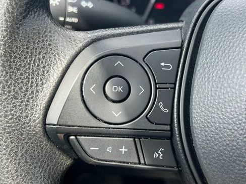 Used 2025 Toyota RAV4 XLE FWD image 27