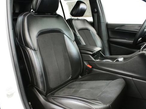 Used 2024 Jeep Grand Cherokee Altitude AWD/4WD image 33