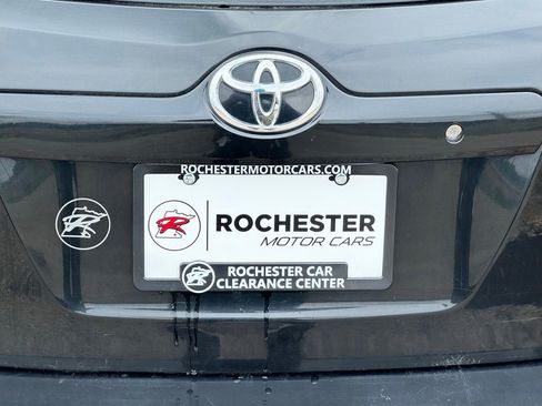 Used 2010 Toyota Matrix FWD image 40