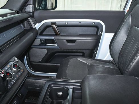 Used 2021 Land Rover Defender 90 X-Dynamic S AWD/4WD image 41