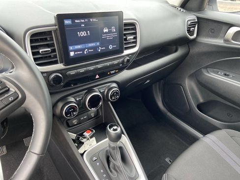 Used 2025 Hyundai Venue SEL image 22
