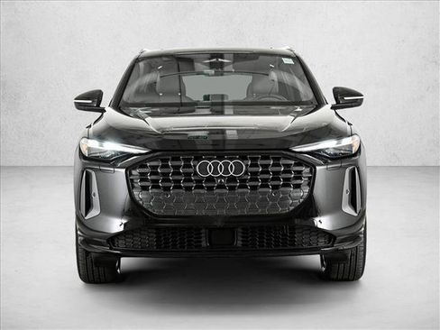 Used 2025 Audi Q5 Premium w/ Convenience Package image 2