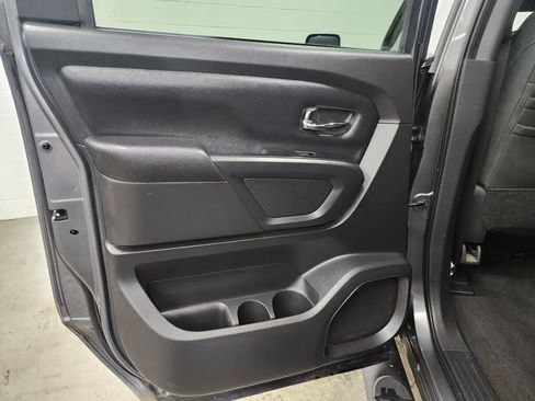 Used 2019 Nissan Titan SV w/ SV Convenience Package AWD/4WD image 23