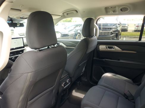 Used 2025 Ford Explorer Active RWD image 13