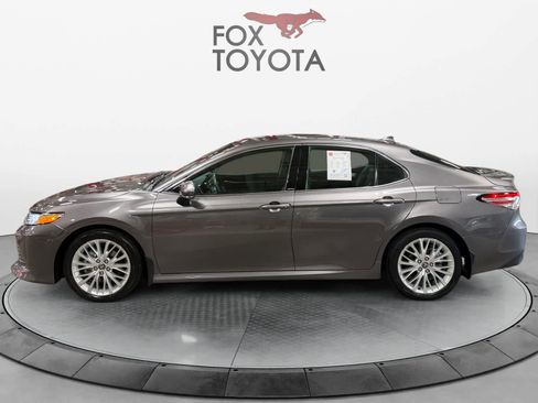 Used 2020 Toyota Camry XLE w/ Navigation Package FWD image 3