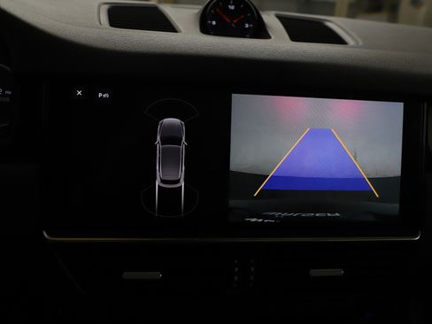 Used 2019 Porsche Cayenne Base image 31