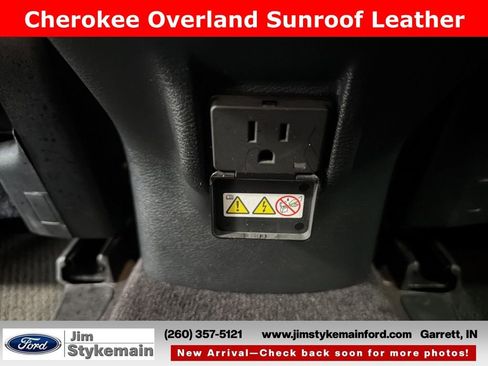Used 2016 Jeep Cherokee Overland AWD/4WD image 32