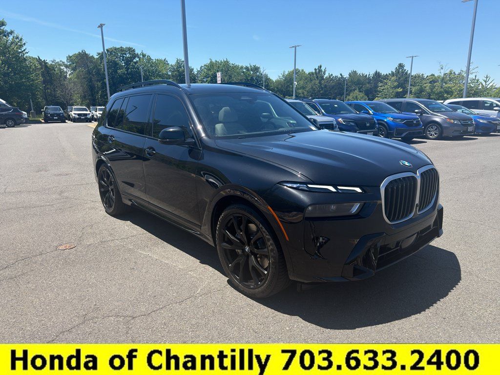 Used 2023 BMW X7 xDrive40i w/ M Sport Package AWD/4WD image 1