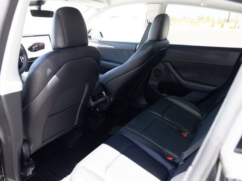 Used 2023 Tesla Model Y Performance AWD/4WD image 16
