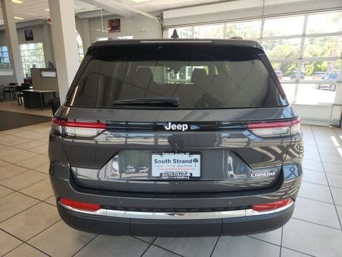 Certified 2025 Jeep Grand Cherokee Laredo w/ Luxury Tech Group I RWD image 9
