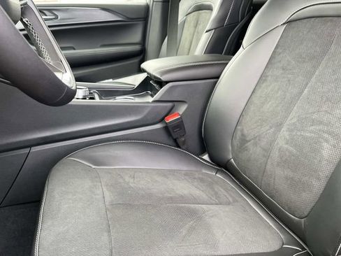 New 2025 Jeep Grand Cherokee Altitude image 24