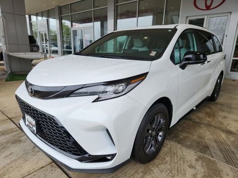 New 2026 Toyota Sienna XSE image 6