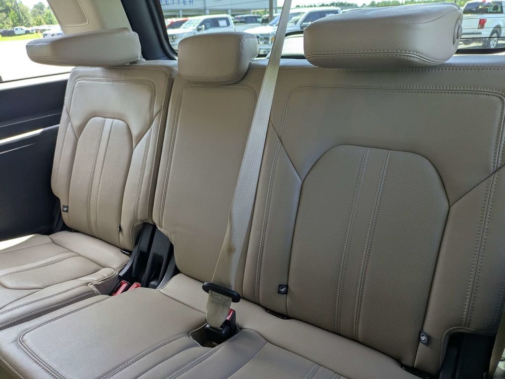 Used 2022 Ford Expedition Limited RWD image 16