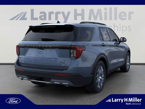 New 2026 Ford Explorer Active w/ Active Comfort Package image 8