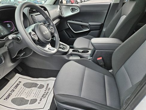 Used 2024 Kia Soul LX w/ Option Group 015 image 7