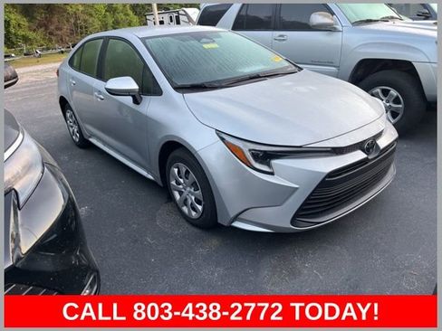 Used 2026 Toyota Corolla LE image 1