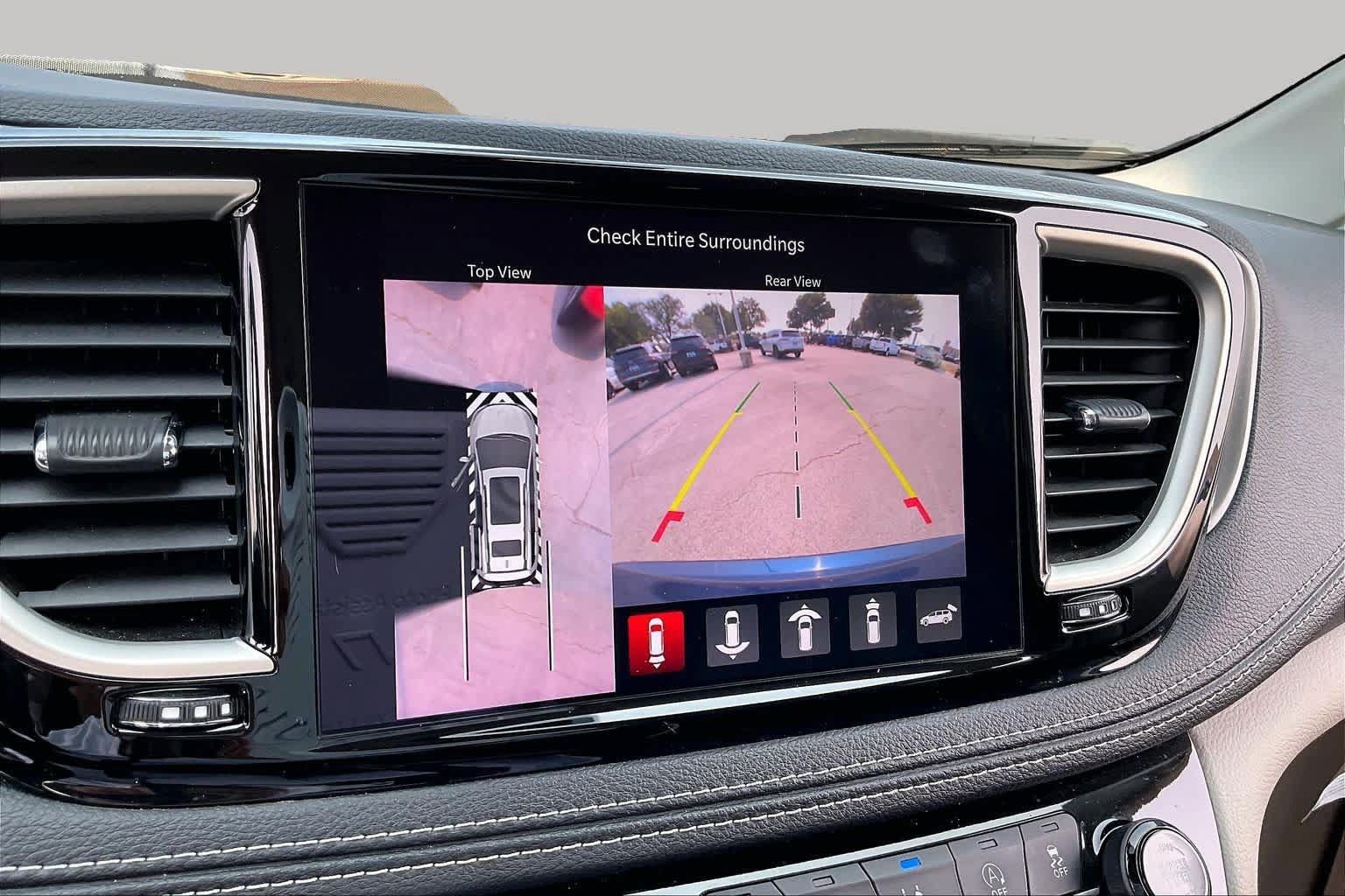 Used 2023 Chrysler Pacifica Touring-L FWD image 23
