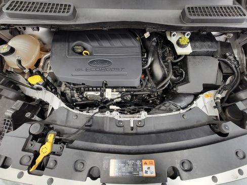 Used 2017 Ford Escape SE w/ SE Cold Weather Package AWD/4WD image 8