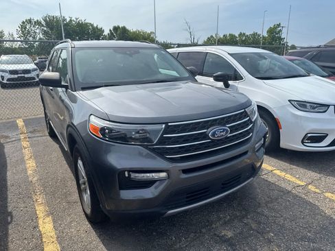 Used 2022 Ford Explorer XLT w/ Equipment Group 202A AWD/4WD image 5