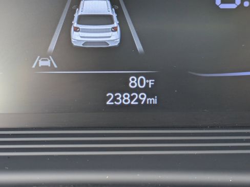 Used 2024 Hyundai Venue SEL FWD image 28
