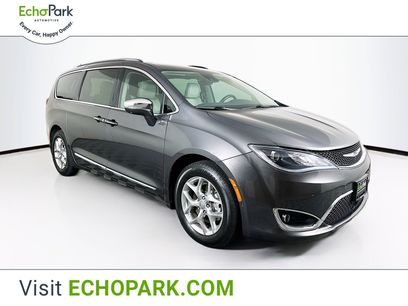 Used 2017 Chrysler Pacifica Limited w/ Advanced Safetytec Group