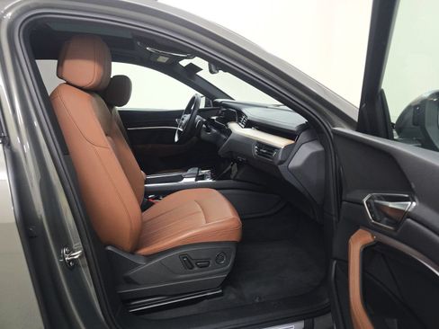 Used 2024 Audi Q8 e-tron Premium Plus w/ Premium Plus Package AWD/4WD image 8