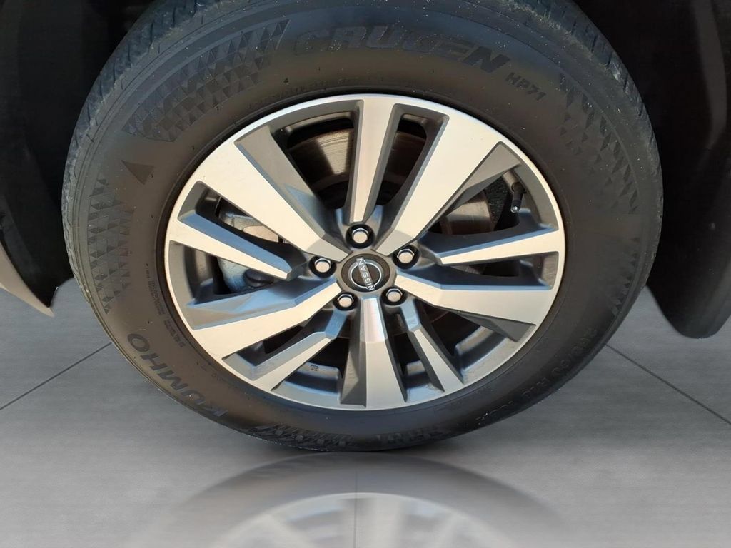 Used 2025 Nissan Pathfinder SL AWD/4WD image 9