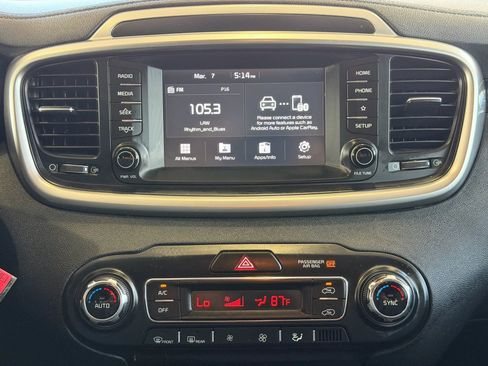 Used 2019 Kia Sorento LX image 16